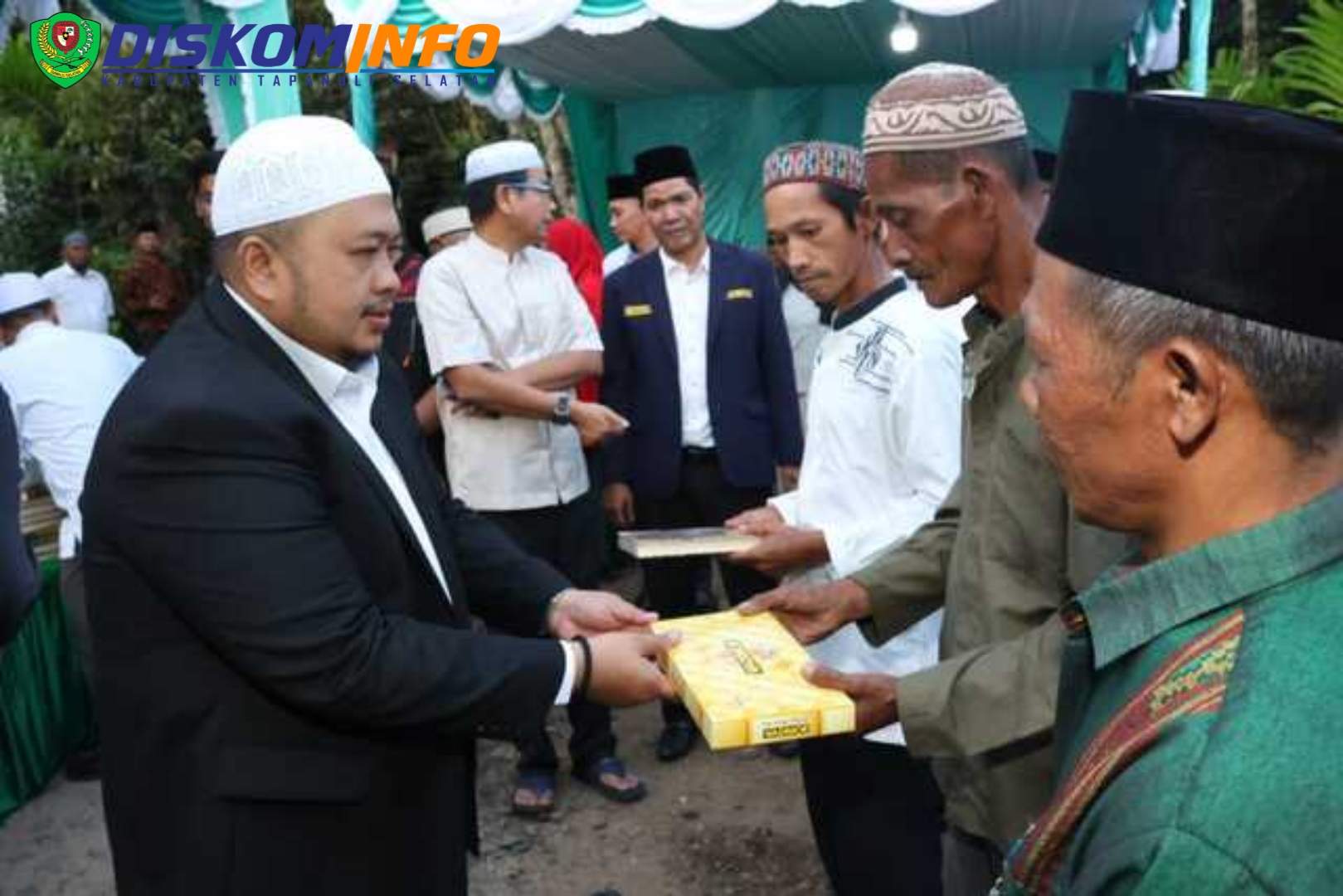 Safari Ramadan 1445 H, Bupati Tapsel Beri Bantuan Ke Masyarakat Siamporik Lombang